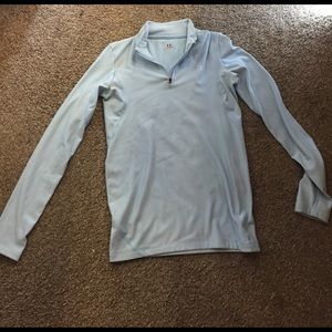 ✨✨light blue UnderArmour dry fit top✨✨