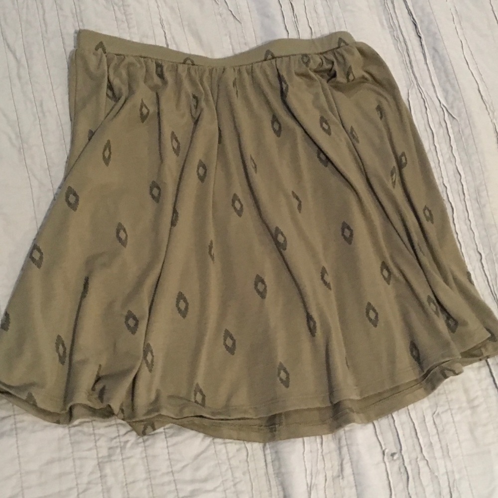 Olive green Old Navy knee length skirt.