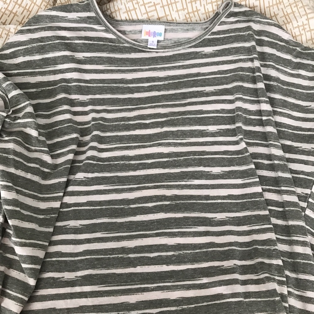 Gorgeous grey LulaRoe Irma