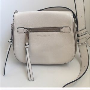 Marc Jacobs recruit Norman white cross body