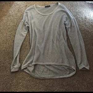 ✨✨lightweight black and white sweater shirt✨✨