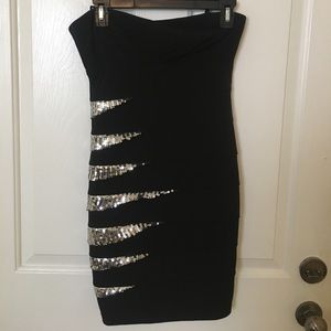 Black bodycon dress