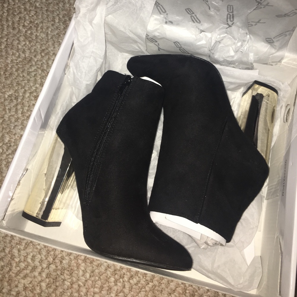 Suede black and gold chunky heel bootie