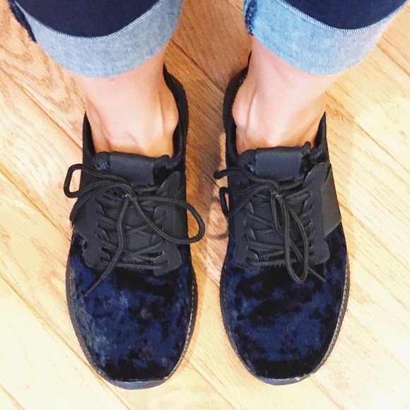 🆕 Crushed Velvet Sneakers - Picture 3 of 7