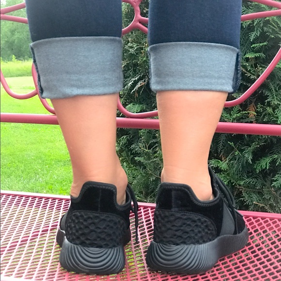 🆕 Crushed Velvet Sneakers - Picture 4 of 7