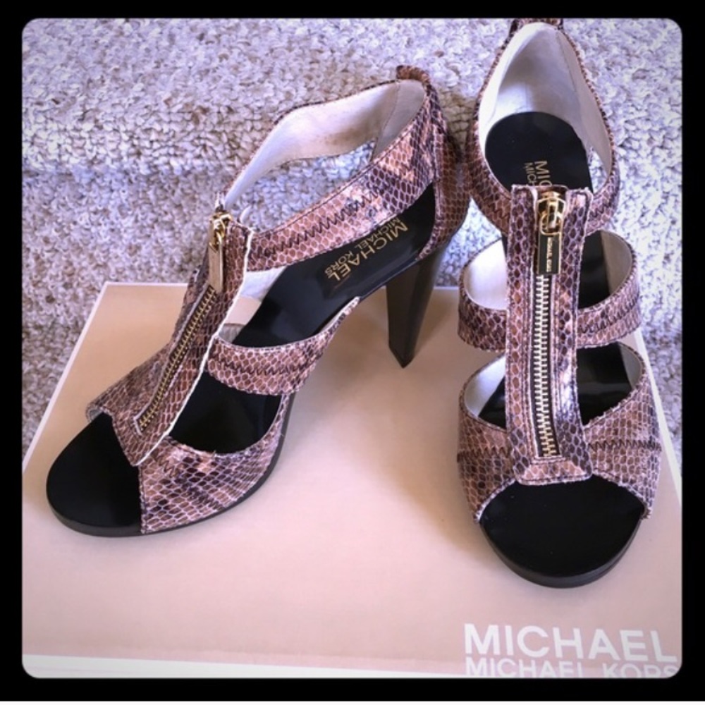 Michael Kors Berkley T-strap sandal! NWT