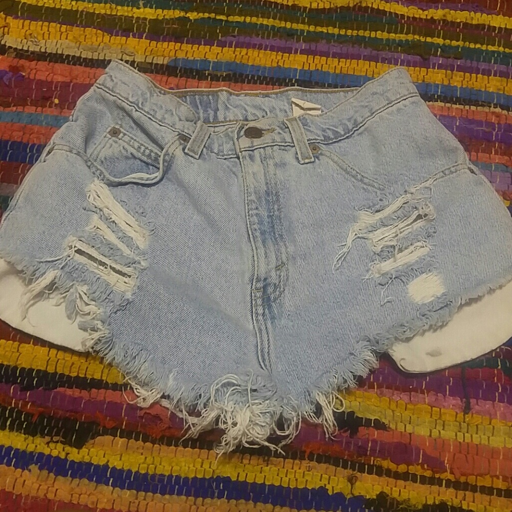 SOLD Levi's cut off shorts