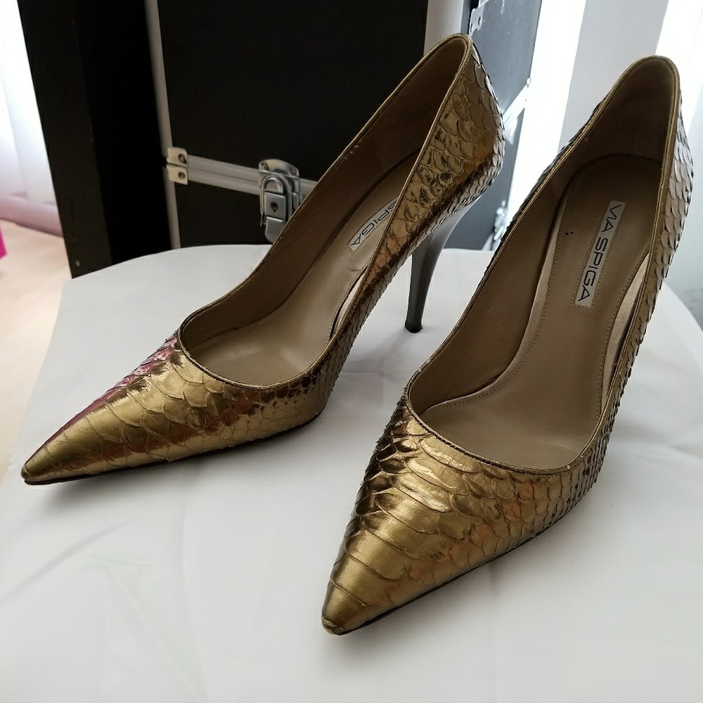 Via Spiga Bronze Python Pump Size 8