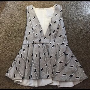 ✨✨pattern deep V peplum top✨✨