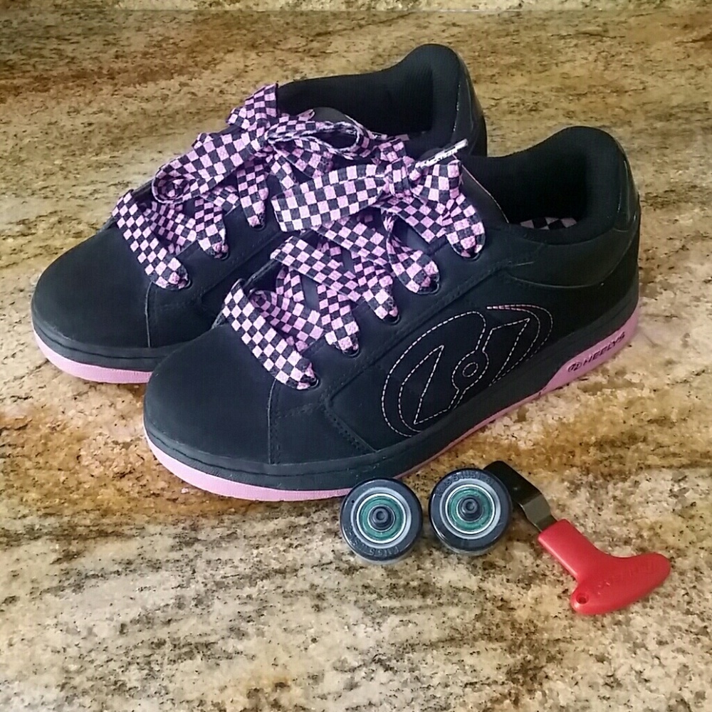 Heely's Black / Pink Plaid Laced Shoes