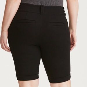 EUC Torrid Ponte Black Trouser Bermuda Shorts