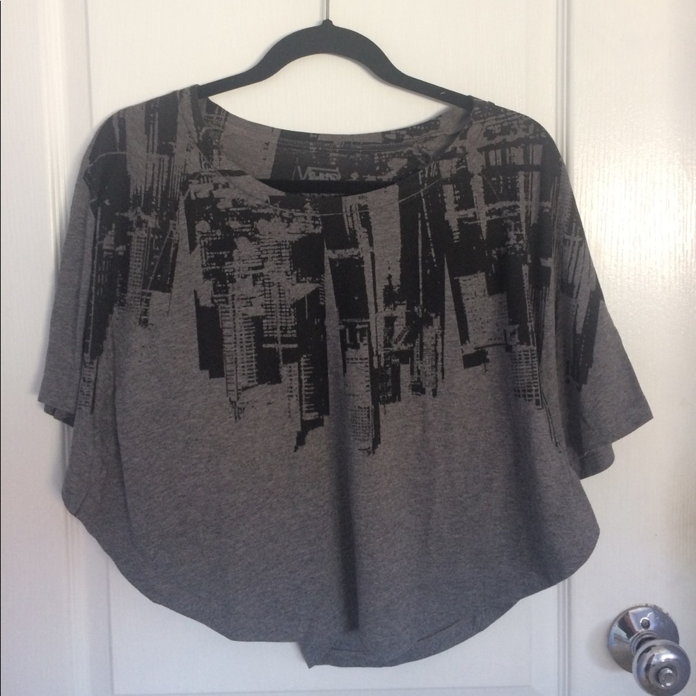 grey top with skyscraper print