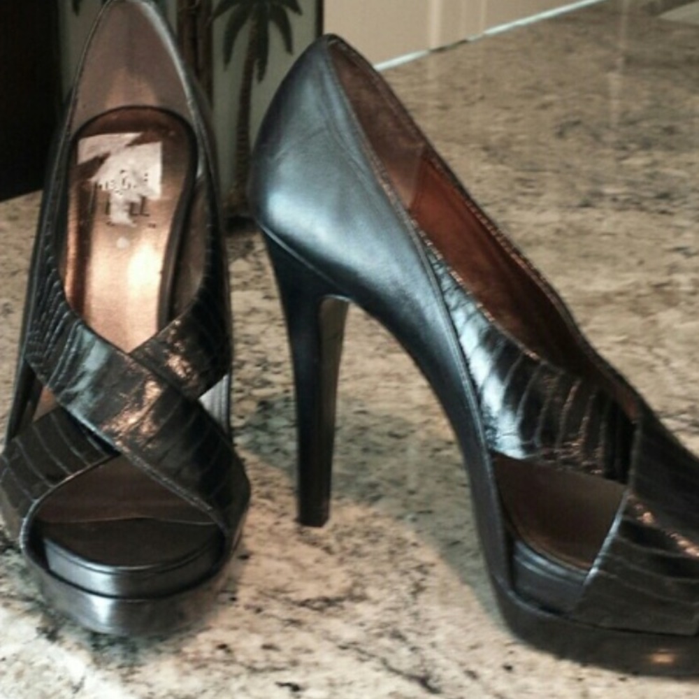 Pelle Moda Black Criss Cross Sandals Heels 7 Skin