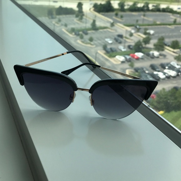 New RETRO BLACK CAT GOLD METAL SUNNIES - Picture 2 of 6