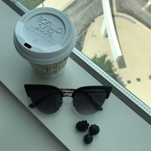 New RETRO BLACK CAT GOLD METAL SUNNIES - Picture 3 of 6