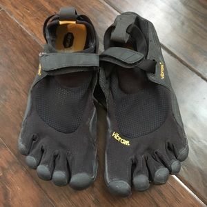 Vibrant five fingers shoes