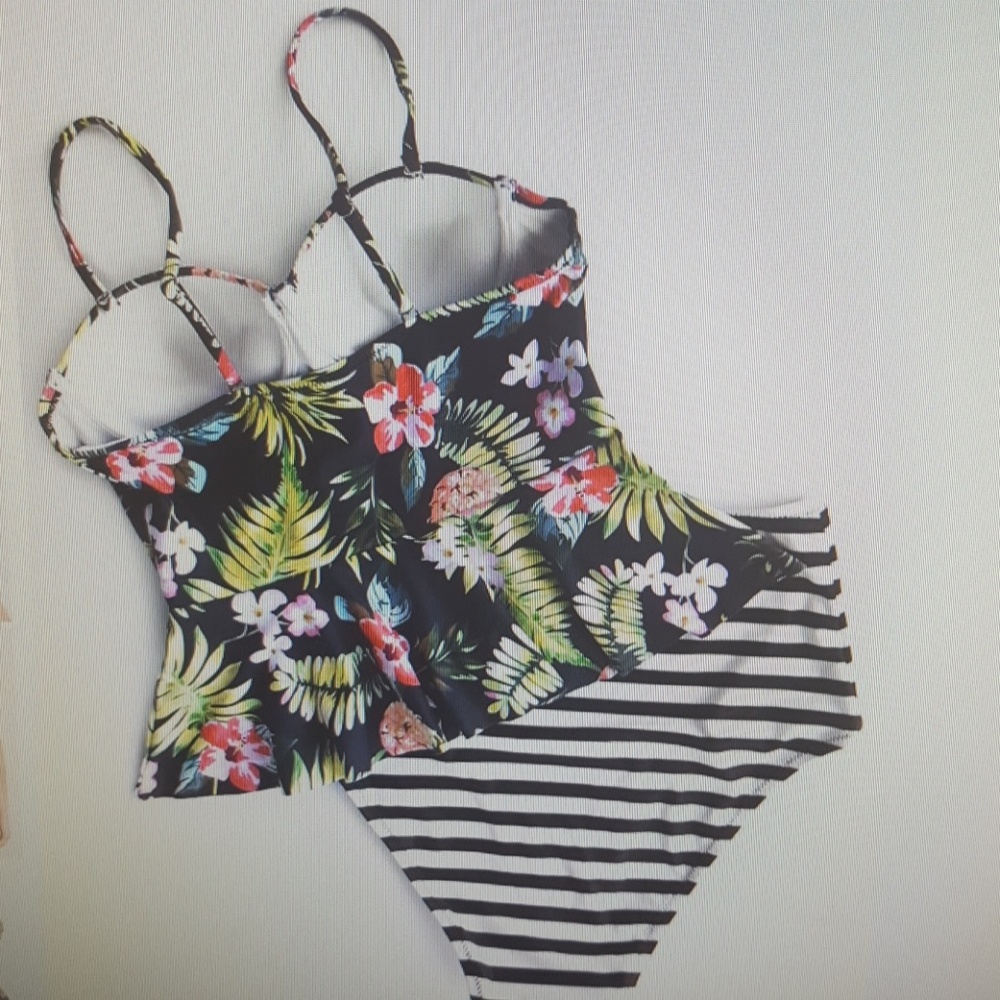 Bikini Set - Picture 2 of 3