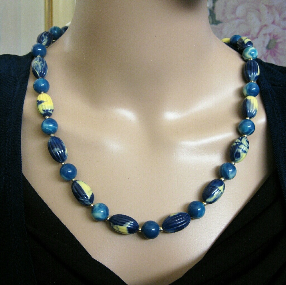 Vintage LUCITE Blue Marbled Bead Necklace