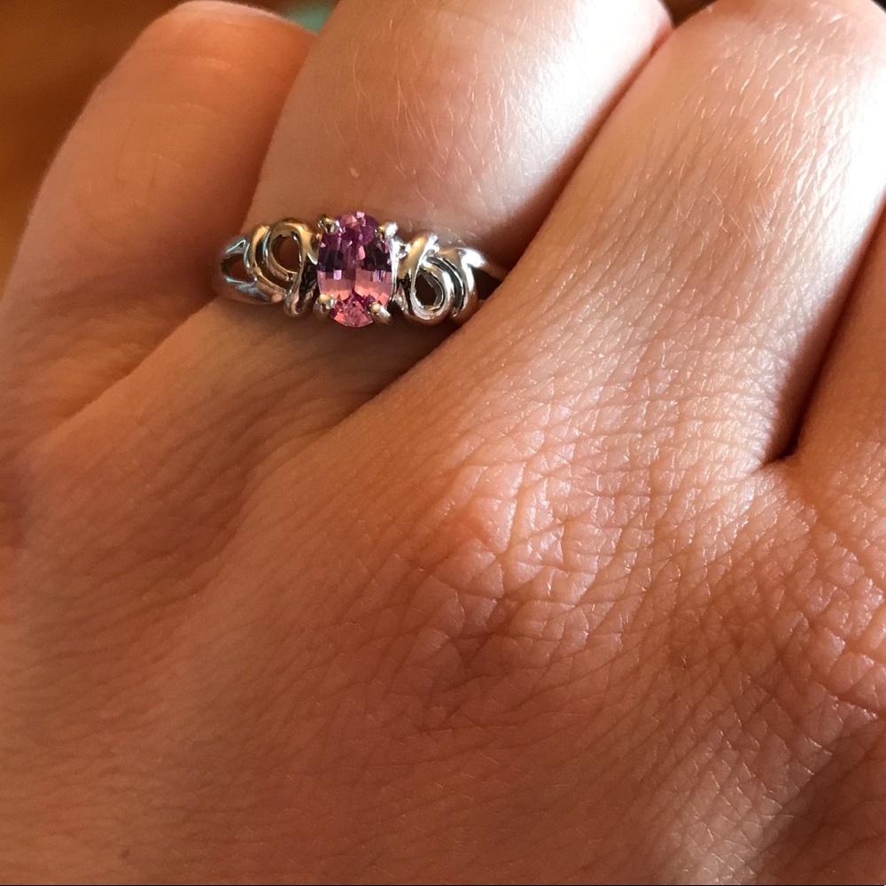 10K Pink Sapphire Size: 8 Ring