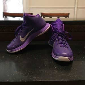Boys size 5.5 purple Nike HyperQuickness