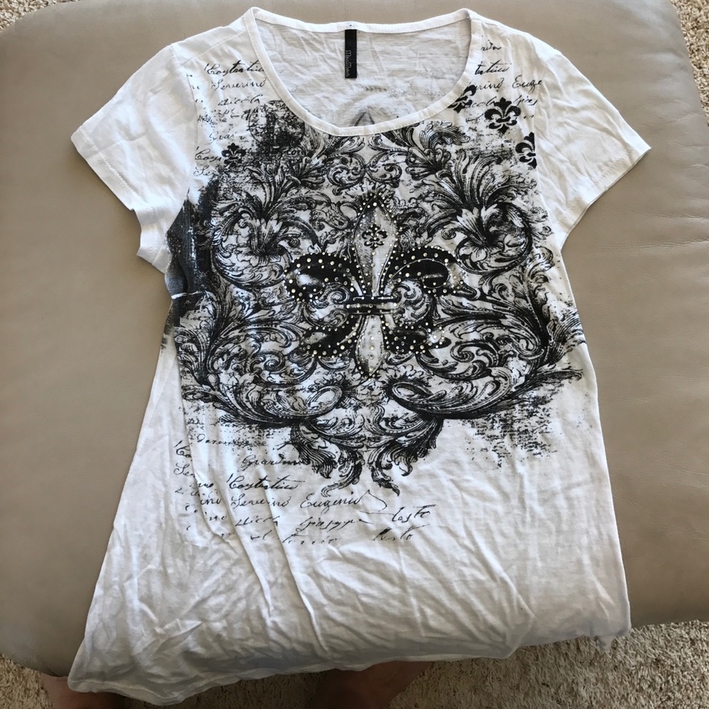 Incredible detailed print shirt with rhinestones!