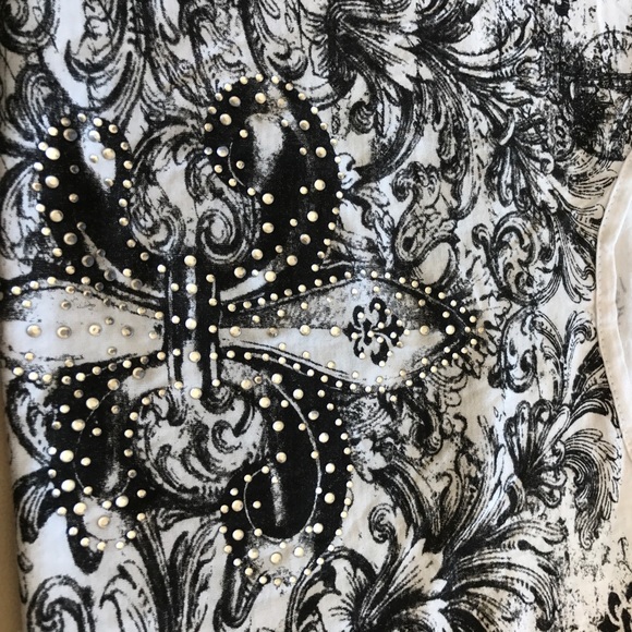 Incredible detailed print shirt with rhinestones! - Picture 3 of 3