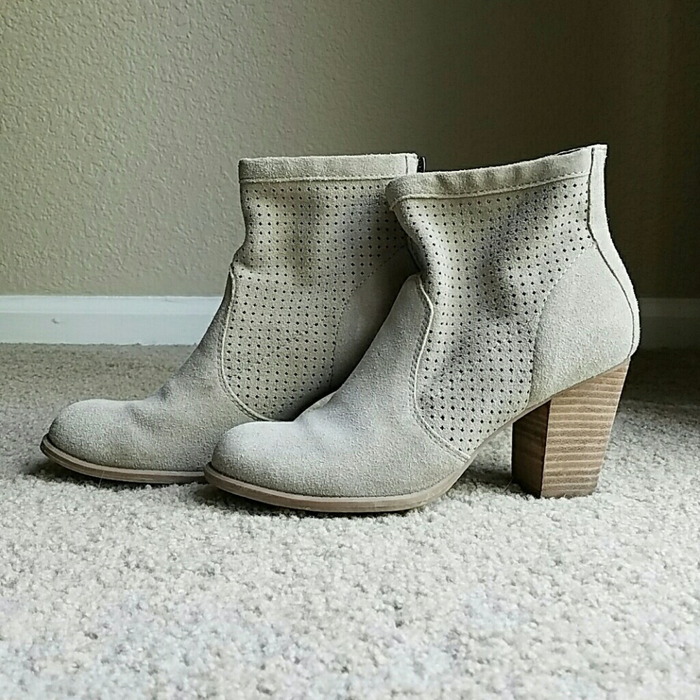 AEO Beige Suede Ankle Boots