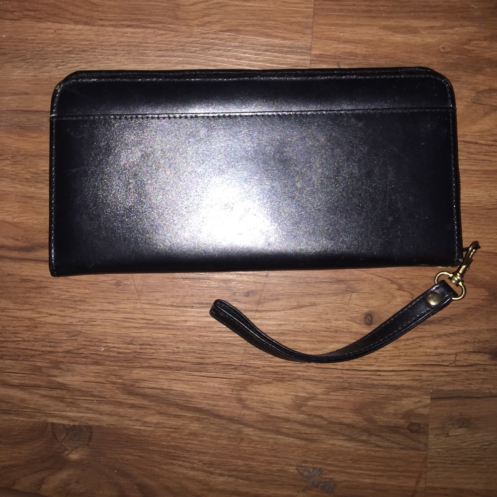 Black clutch