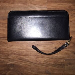 Black clutch