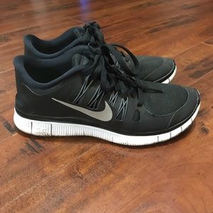 Nike Free Runs sz 7 in blk