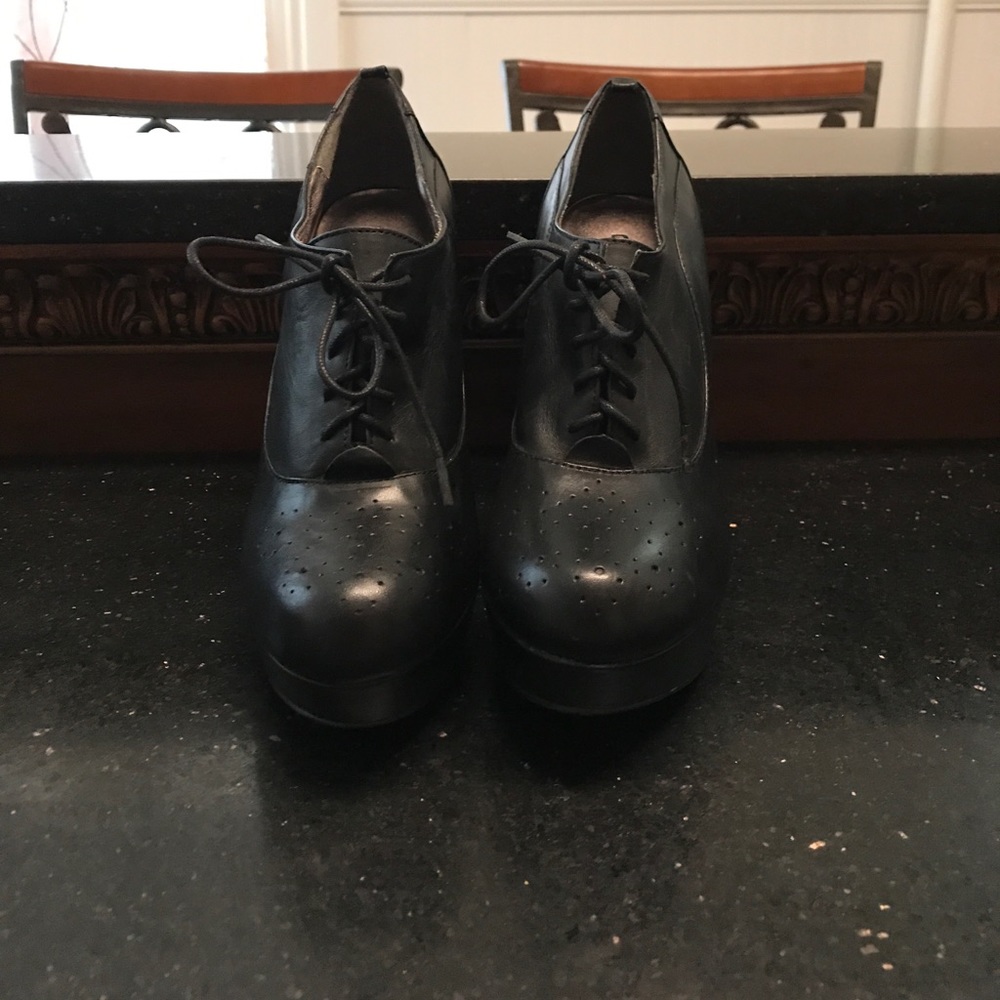 Size 10 bakers black high heels