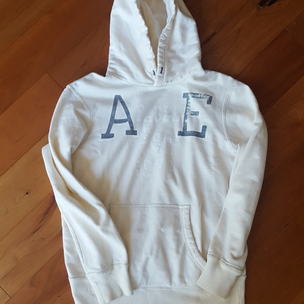American Eagle White Sweatshirt