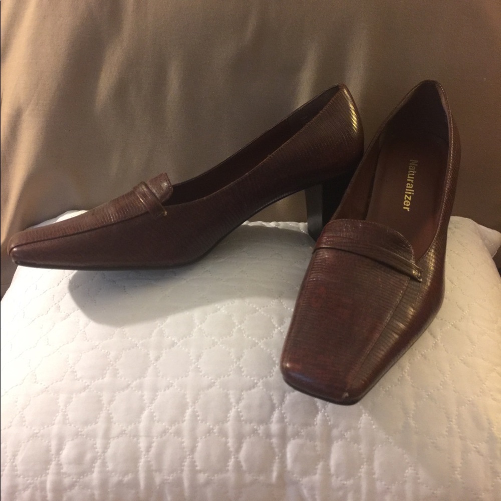 Naturalizer pumps