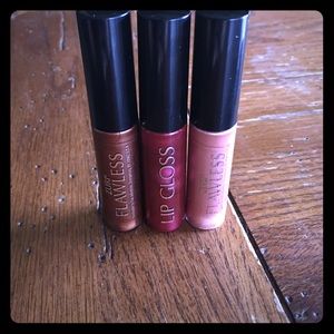 Zuri Flawless lip gloss