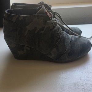 Camouflage TOMS