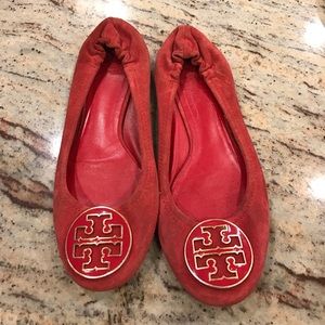 Tory Burch red suede revas