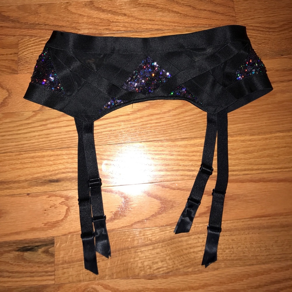 Victoria secret fashion show garter belt