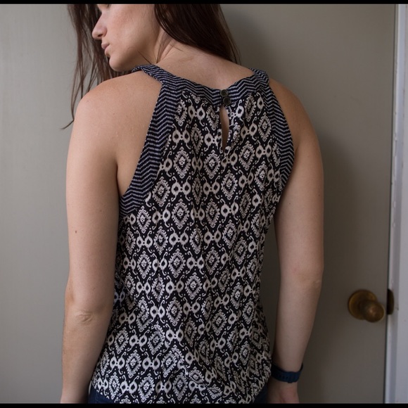 Pattern B/W top - Picture 2 of 3