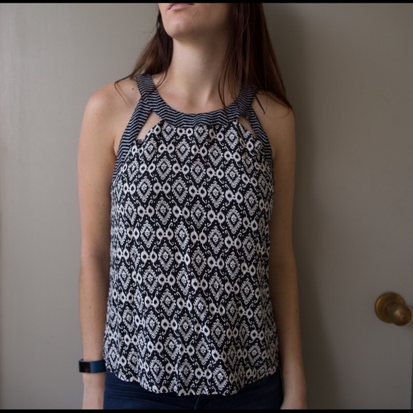 Pattern B/W top - Picture 3 of 3