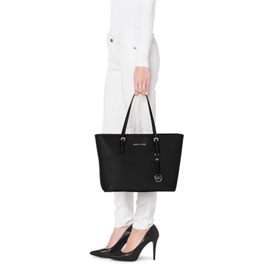 💯Authentic Michael Kors Top Zip Large Tote bag.