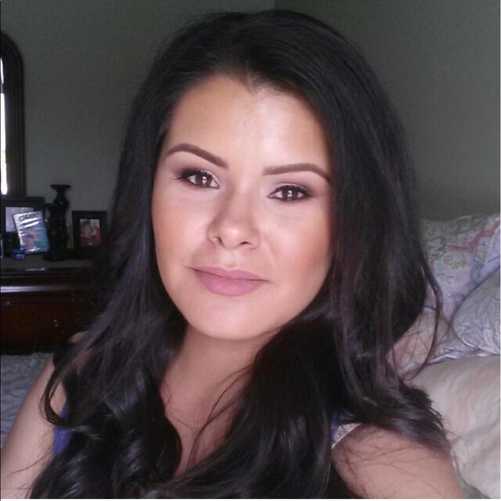 Meet your Posher, Angie