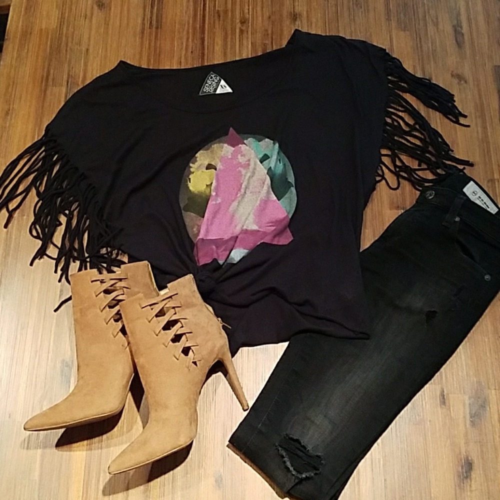 Seneca Rising black oversized fringe sleeve tee
