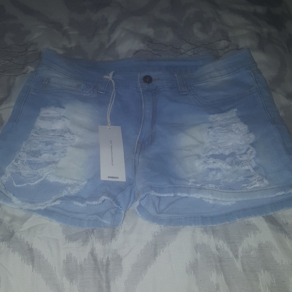 NWT RIPPED DENIM SHORTS