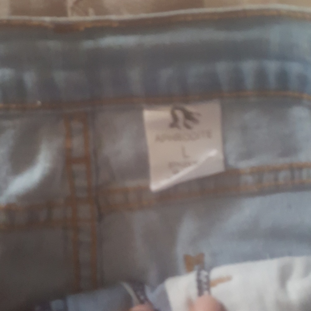 NWT RIPPED DENIM SHORTS - Picture 3 of 4