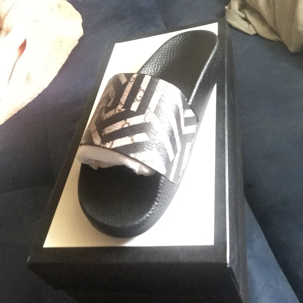 Gucci Geometric Slides