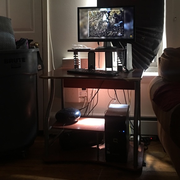 Computer with Bluetooth mouse - Picture 1 of 2