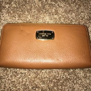 Michael kors continental zip wallet