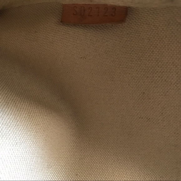 ‼️SOLD‼️ elsewhere Authentic LV Eva Clutch in DA - Picture 7 of 8