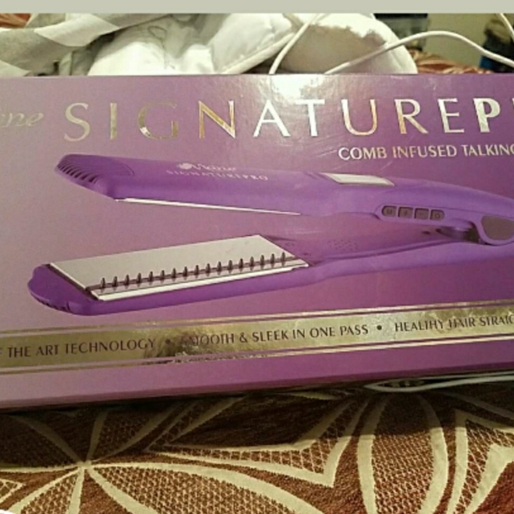 Talking comb infused flatiron