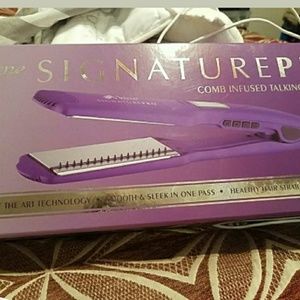 Talking comb infused flatiron